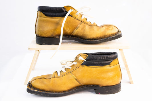 Vintage Johnston & Murphy Leather Chukka Boots Mustard Gold USA Norway 1970s