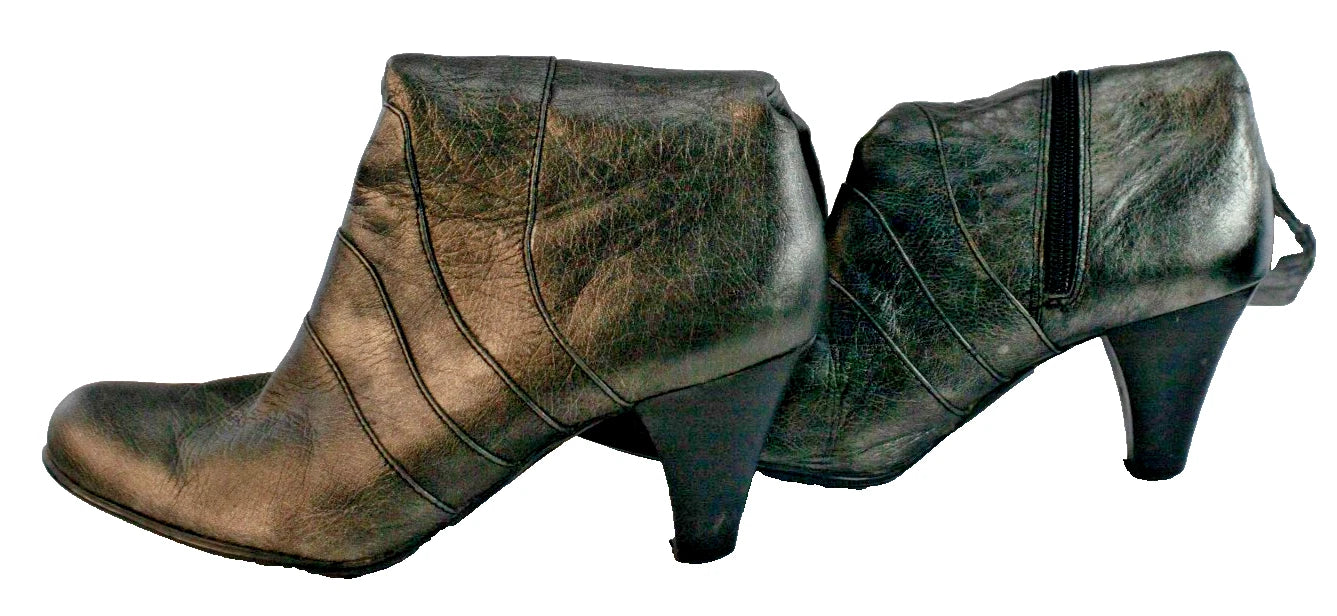 🔥 "BORN" Brand Black Leather Tall Boots – Sleek Heels (Size US 8.5 )