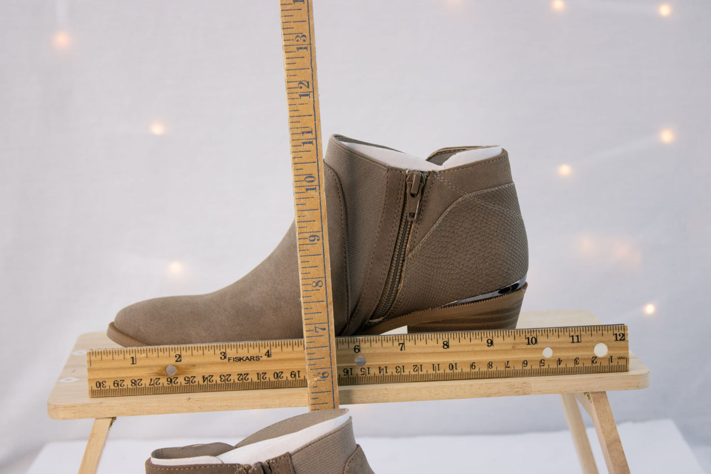 Simply Vera Vera Wang “Skylark” Sand Ankle Booties – Women’s 6.5