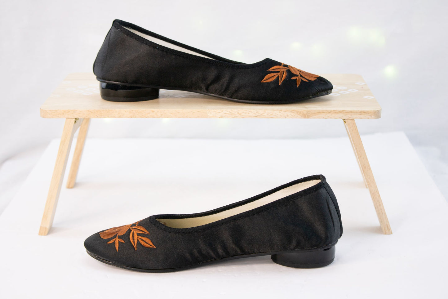 Da Mei Hua Chinese Embroidered Flats Womens 7 - 7.5 / EU38 / Black Floral