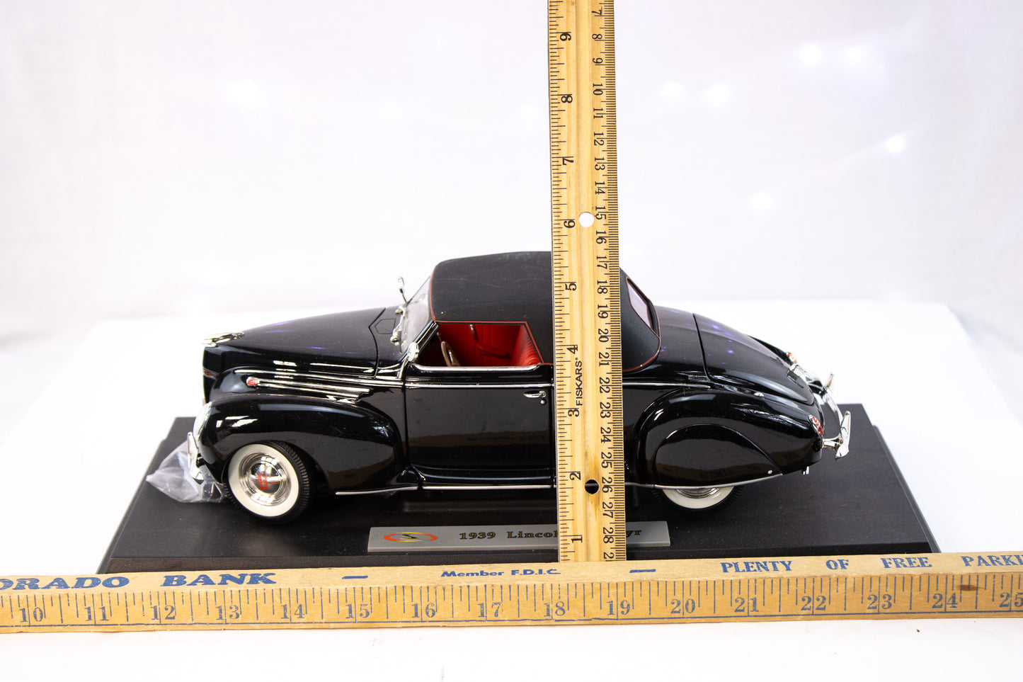1939 Lincoln Zephyr Convertible Diecast Model – 1:18 Scale – Signature Models