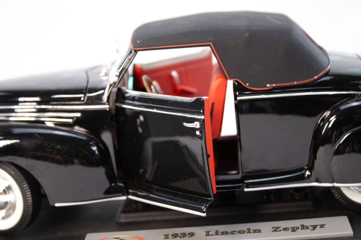 1939 Lincoln Zephyr Convertible Diecast Model – 1:18 Scale – Signature Models