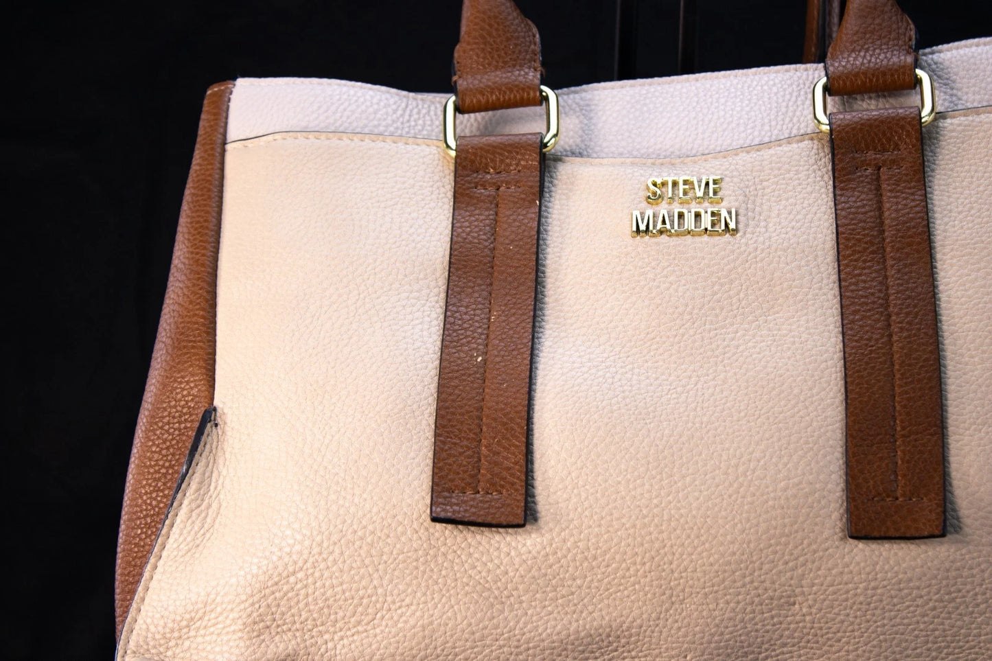 ✨ Steve Madden Structured Colorblock Tote – Cream & Caramel