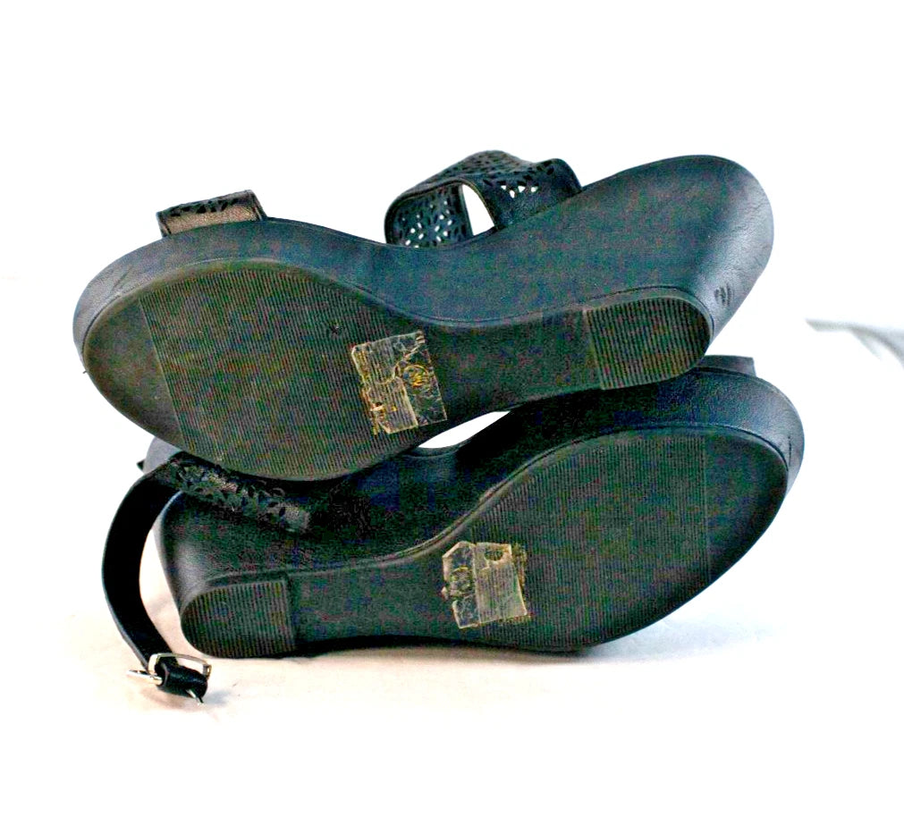 ✨ Y-Not? Black Wedge Sandals – Women’s Size 8 – Strappy Cutout Style ✨