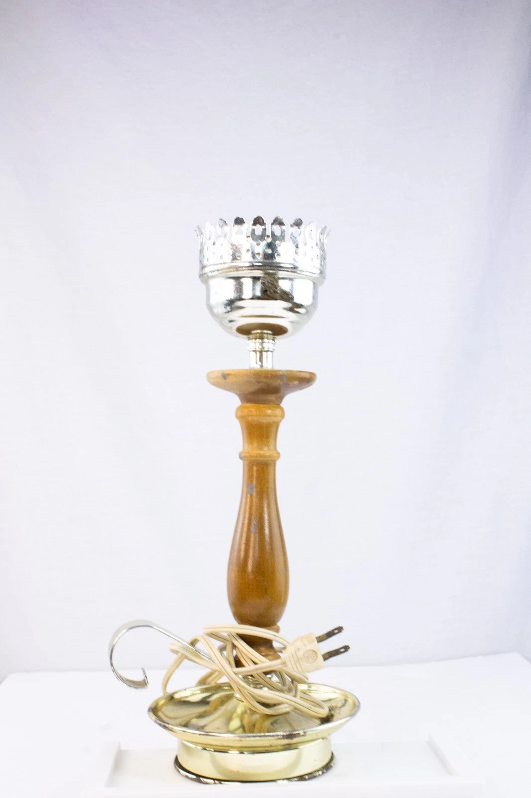 Vintage Mid-Century Electric Table Lamp Base – Brass & Wood Oil-Style Design