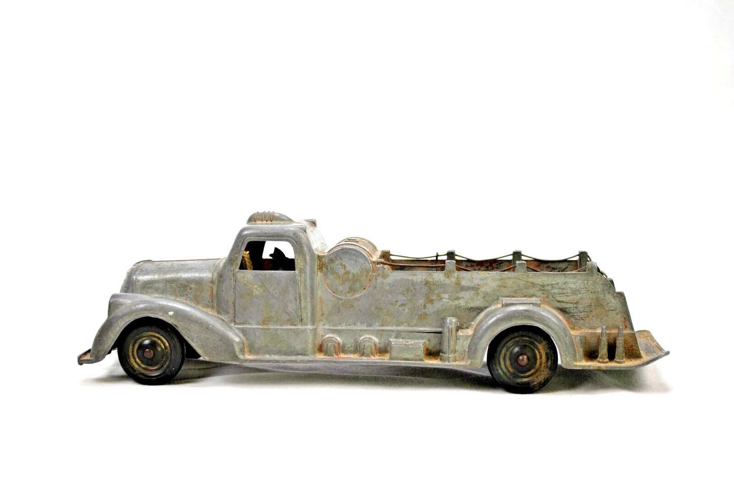 Vintage 1940s Metal Masters Fire Truck – Die-Cast Toy – USA Made