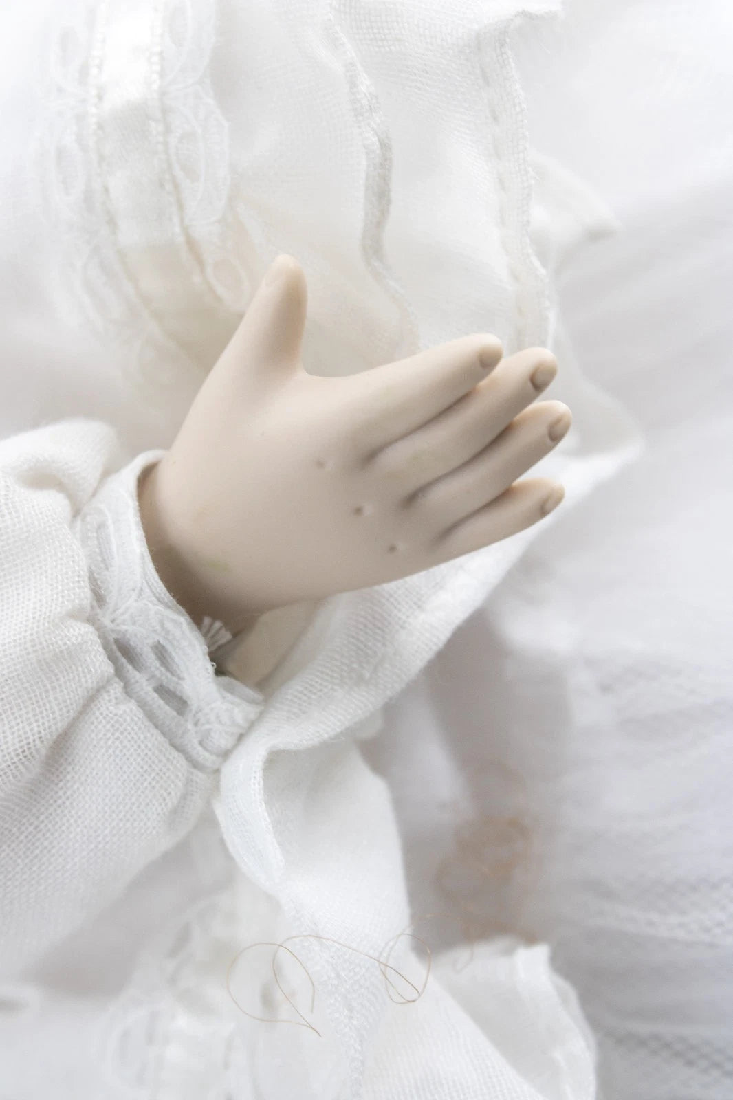 Vintage Porcelain Bride Doll with White Dress & Veil – F&D 16"