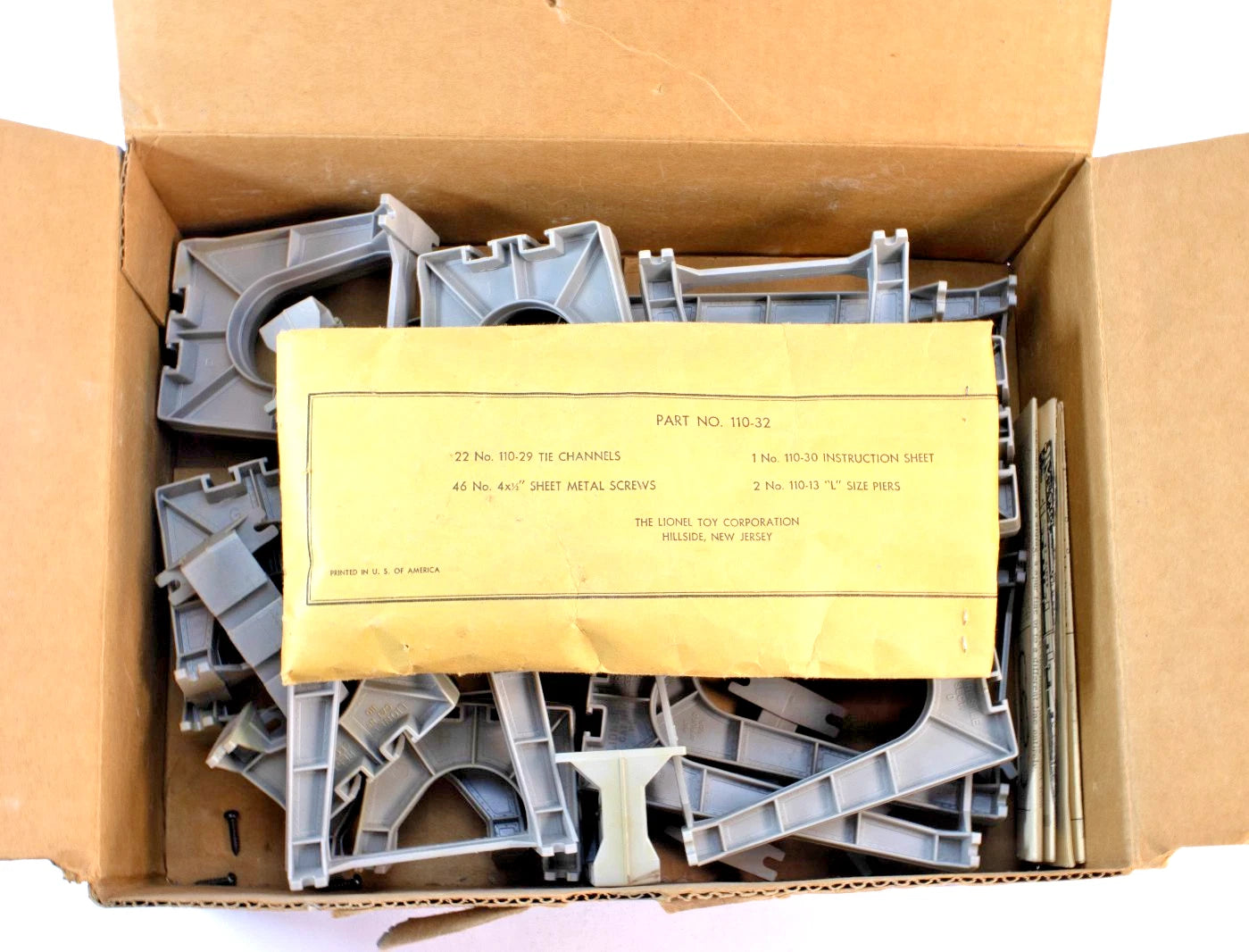 🎩 Lionel No. 110 Graduated Trestle Set – Vintage 1960s – 22 Pieces with Box