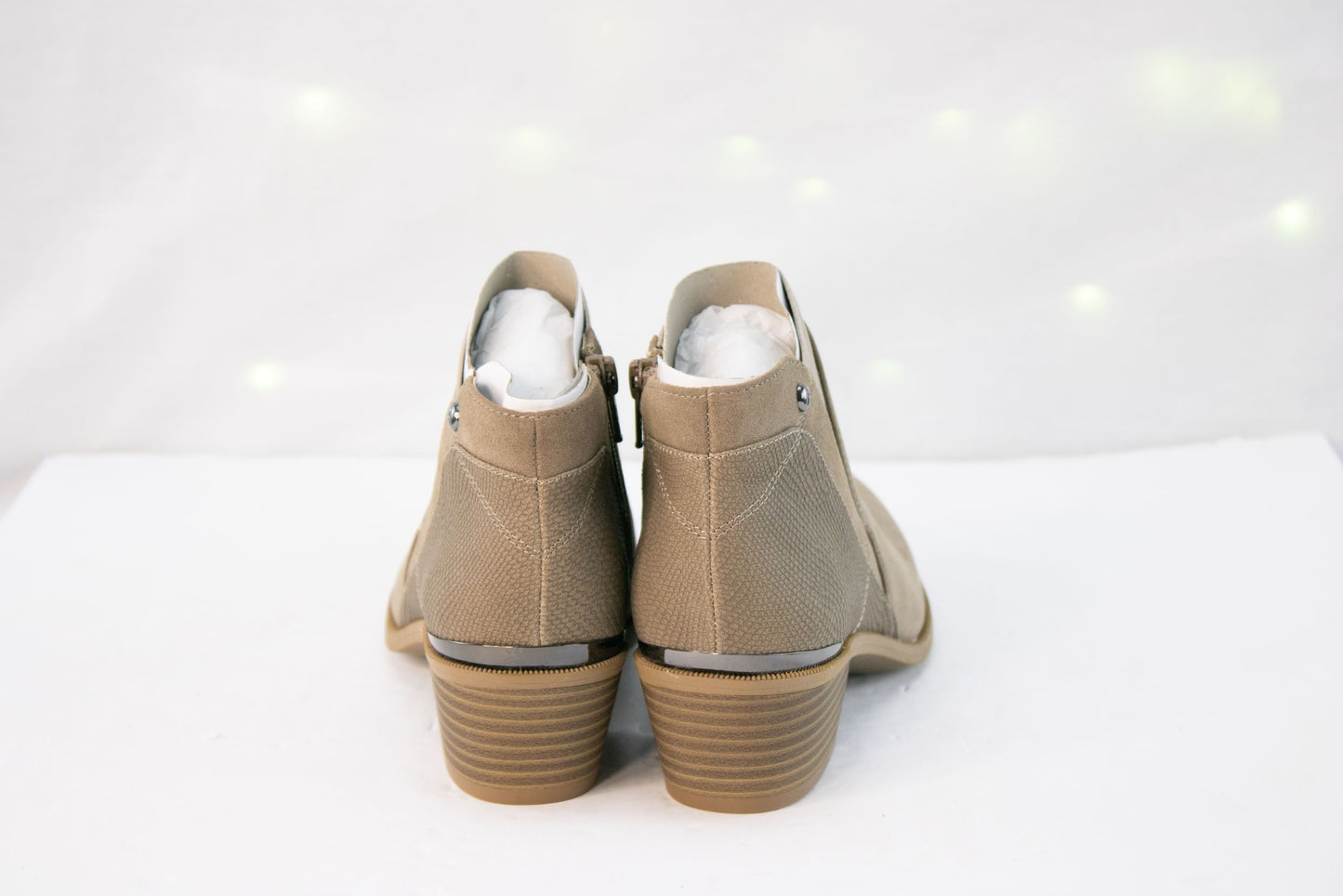 Simply Vera Vera Wang “Skylark” Sand Ankle Booties – Women’s 6.5