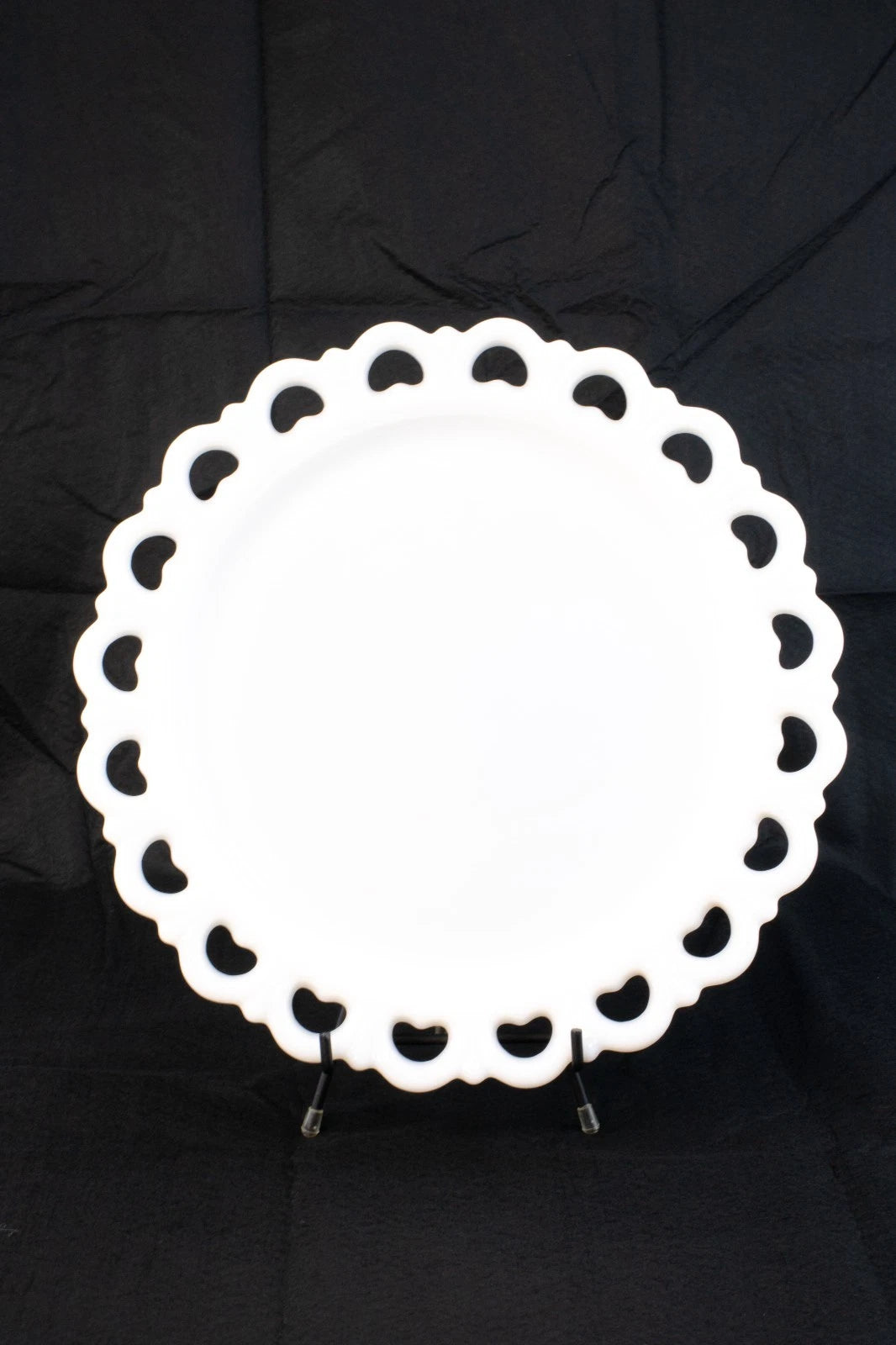 ✨ VINTAGE MILK GLASS HEART LACE SERVING PLATE — PRISTINE CONDITION, c.1950s ✨