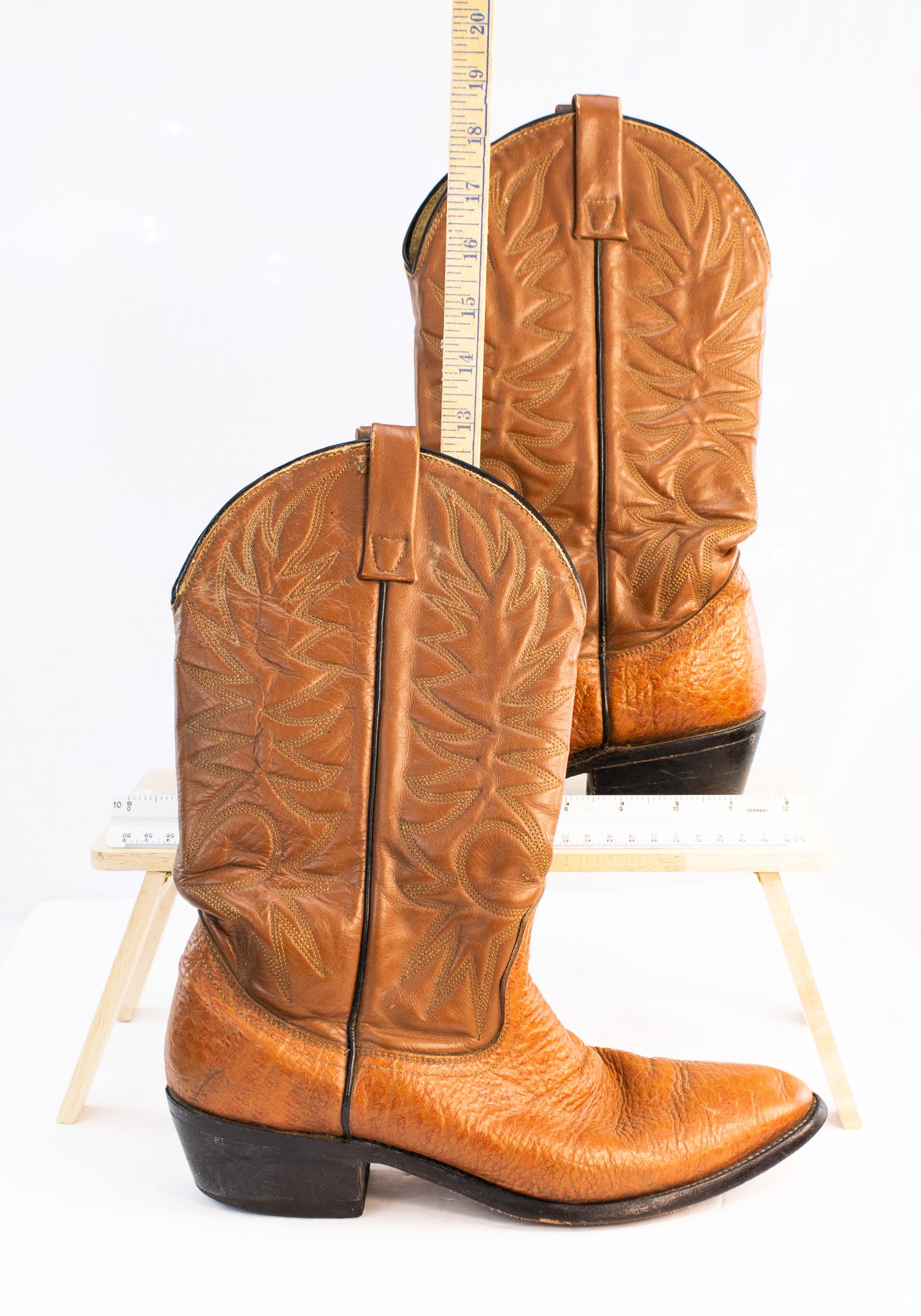 Vintage Men’s Cowboy Boots Size 9 D | Pebbled Leather Western Boots | Classic Ranch Style