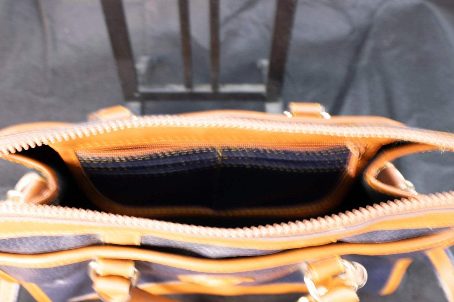 🦆 Vintage Dooney & Bourke All Weather Leather Satchel – Navy & British Tan