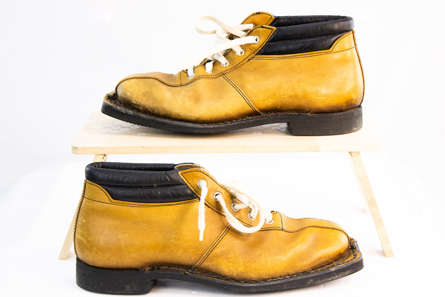 Vintage Johnston & Murphy Leather Chukka Boots Mustard Gold USA Norway 1970s