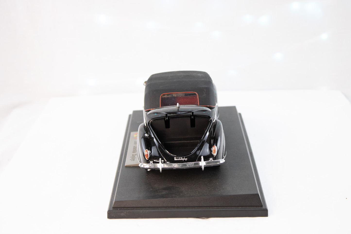 1939 Lincoln Zephyr Convertible Diecast Model – 1:18 Scale – Signature Models