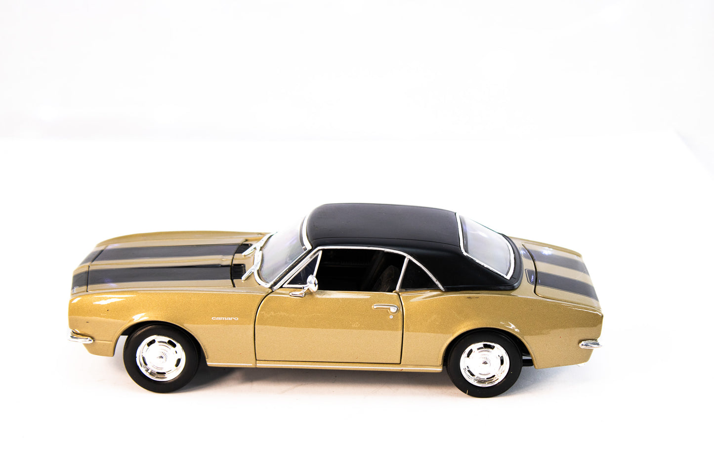 Vintage-Style 1967 Camaro Z/28 Diecast Car – 1:18 Scale by Maisto