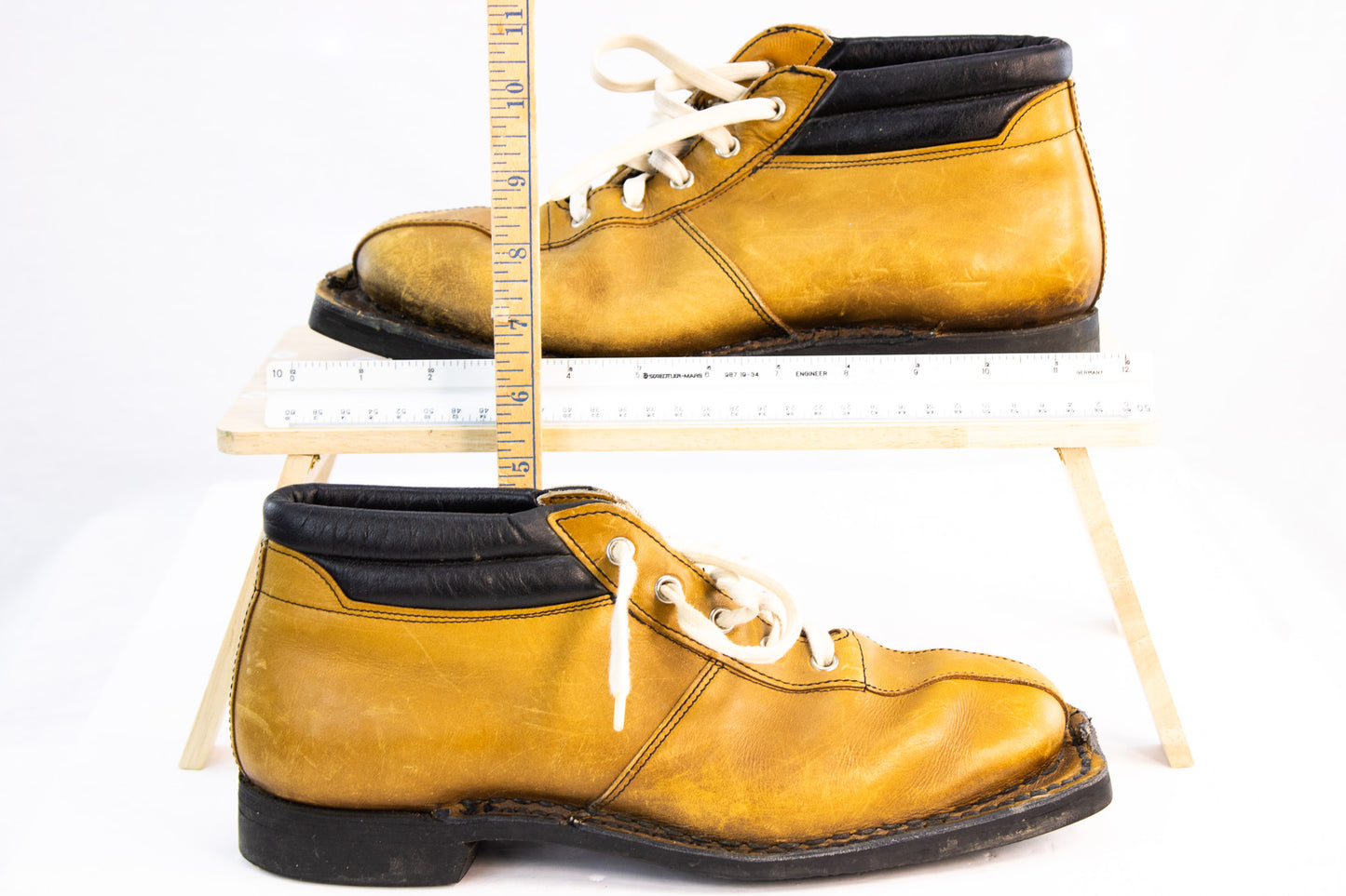 Vintage Johnston & Murphy Leather Chukka Boots Mustard Gold USA Norway 1970s
