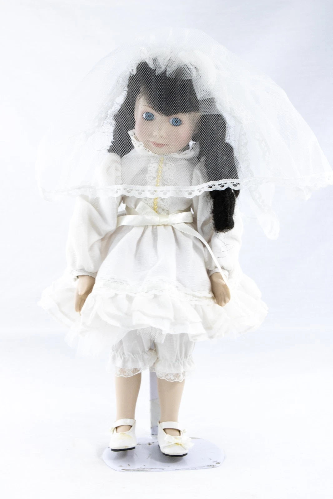 Vintage Porcelain Bride Doll with White Dress & Veil – F&D 16"