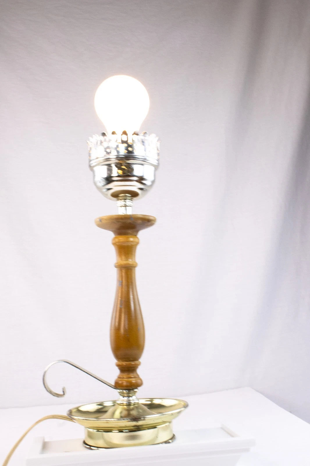 Vintage Mid-Century Electric Table Lamp Base – Brass & Wood Oil-Style Design