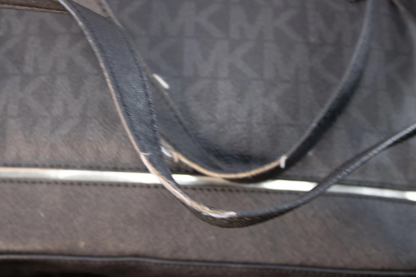 ✨ Michael Kors Jet Set East West Top-Zip Tote – Black MK Signature Canvas