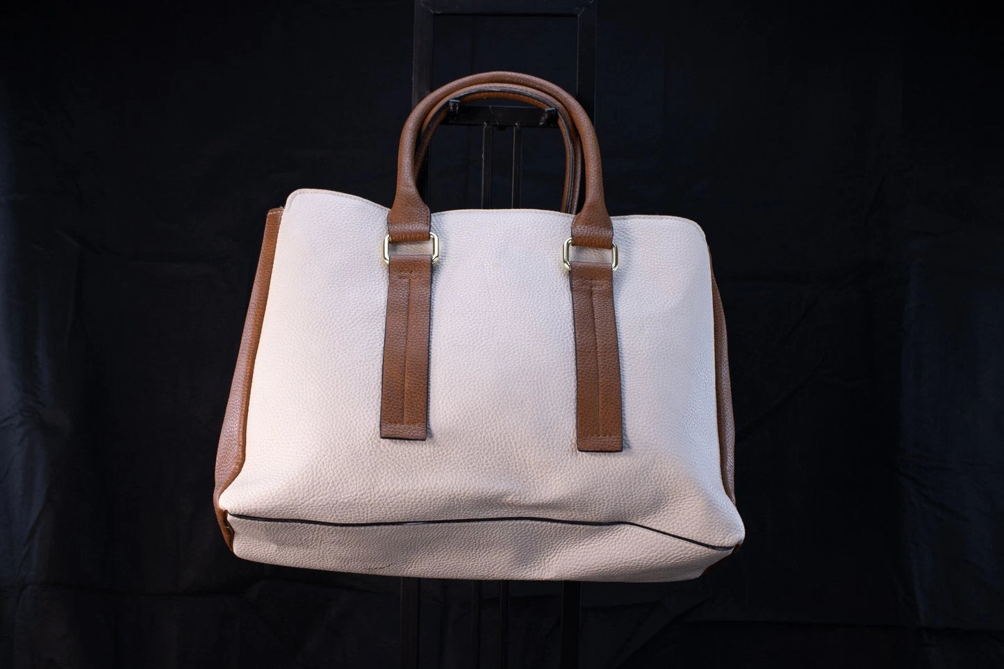 ✨ Steve Madden Structured Colorblock Tote – Cream & Caramel