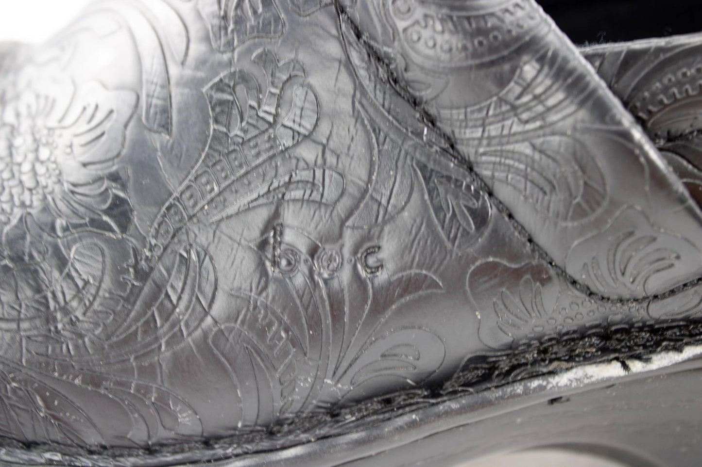 B.O.C. Tooled Black Leather Look Clogs – Women’s 9M Slip-On Comfort Work Shoes