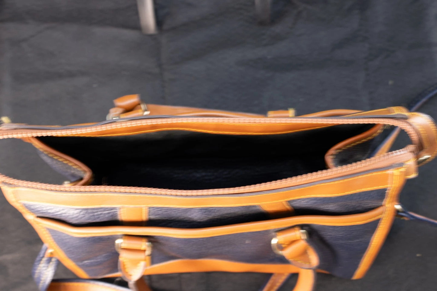 🦆 Vintage Dooney & Bourke All Weather Leather Satchel – Navy & British Tan